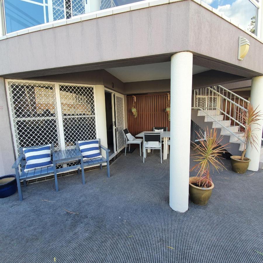 Villa Venezia Apt 3 - Spacious Hervey Bay Beachfront Apartment Екстериор снимка
