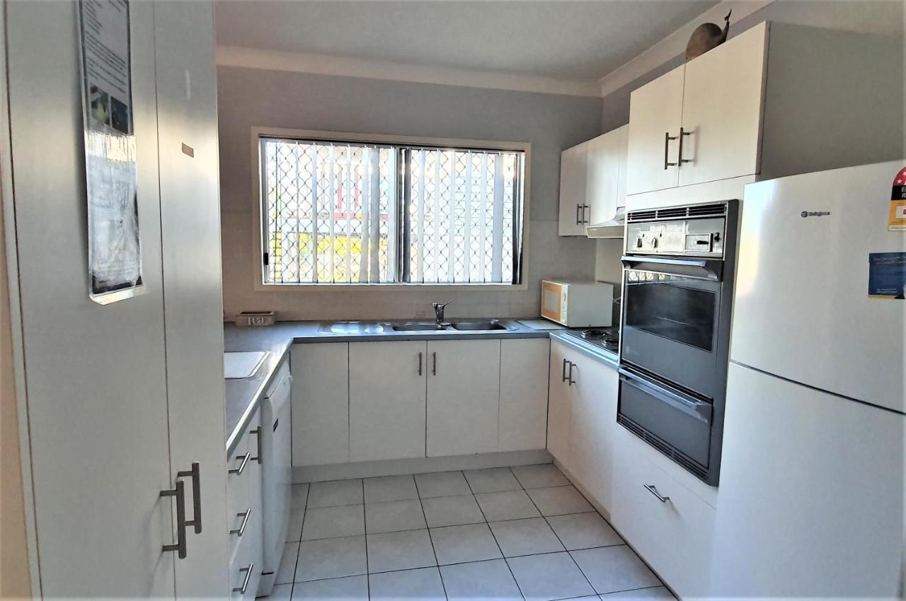 Villa Venezia Apt 3 - Spacious Hervey Bay Beachfront Apartment Екстериор снимка