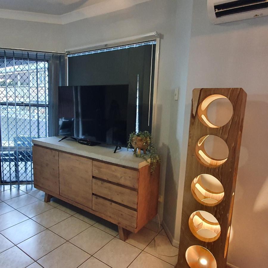 Villa Venezia Apt 3 - Spacious Hervey Bay Beachfront Apartment Екстериор снимка